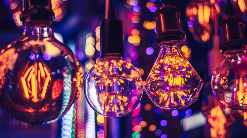 lights hanging from the ceiling 